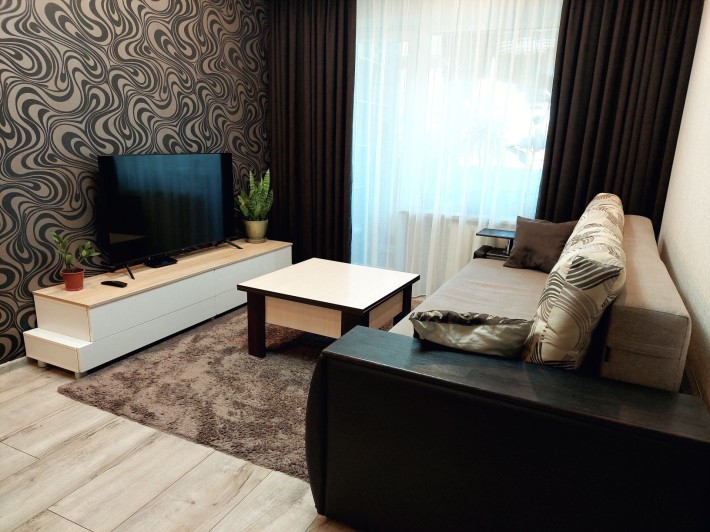 Продам трикімнатну квартиру - фото 1