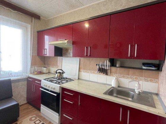 Продам  3 кімнатну квартиру з закріпленим парко місцем . Ювілейний. Ровно