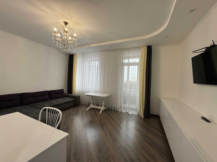 2-х кімнатна новобудова з ремонтом в центрі міста - фото 1