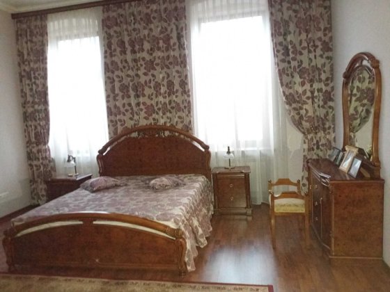 Продам 3-кімн. квартиру 110 м.кв. з супер ремонтом на Українській Чернівці