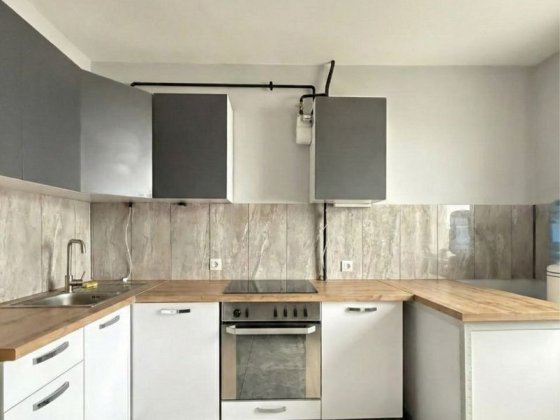 Продам УТЕПЛЕНУ 4-х ПАНЕЛЬКУ, ПРОСПЕКТ-Героїв Майдану, частково РЕМОНТ Черновцы