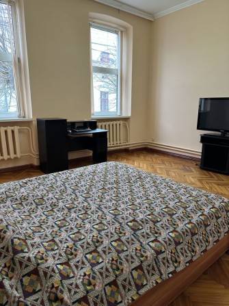 Продаж квартири  поруч з вул. Кобилянської - фото 1