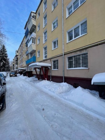 Продаж 2 кімнатної квартири у житловому стані в районі 12 школи - фото 1