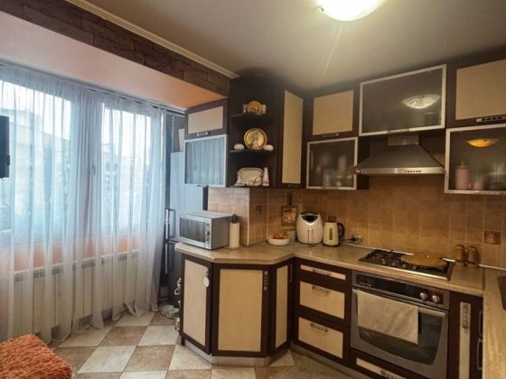 Продаж чотирикімнатної , по Грушевського Ужгород