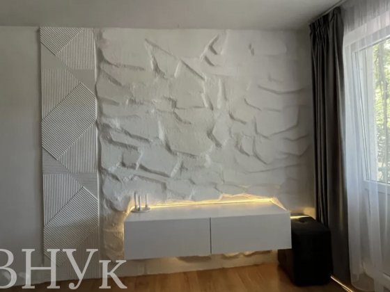 Продається 1 кімнатна квартира поруч з центром. Ужгород