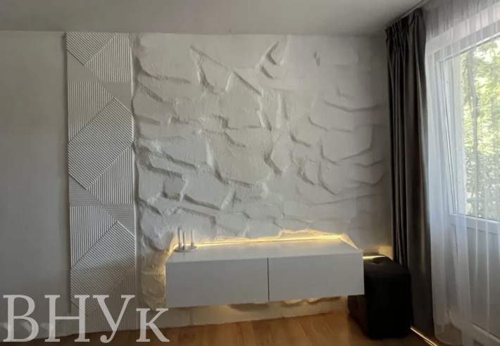 Продається 1 кімнатна квартира поруч з центром. - фото 1