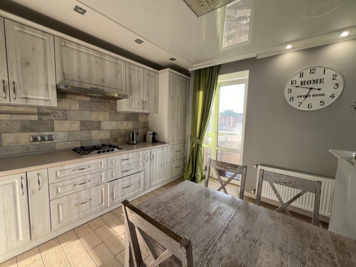 Поділ! Вузька 7а, двокімнатна видова квартира - фото 1