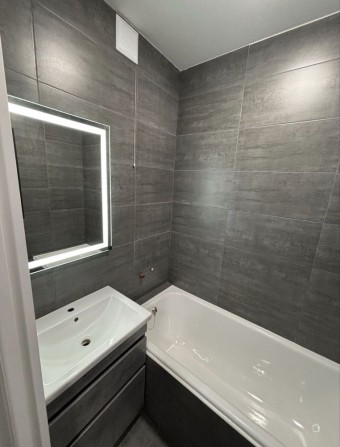 Продаж 3-к квартири  вул.Комарова - фото 1