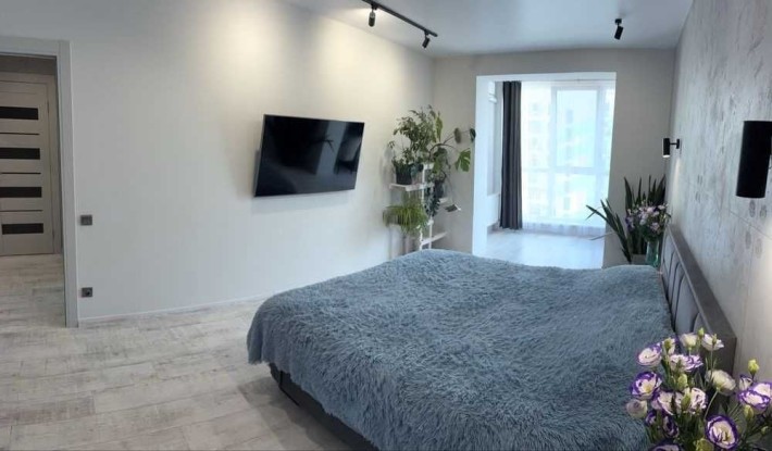 Продам простору 3-кімнатну квартиру з ремонтом в ЖК "На Щасливому" - фото 1