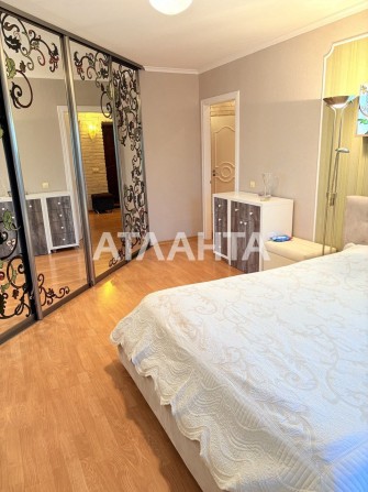 Продається 4-кімнатна квартира з ремонтом - фото 1