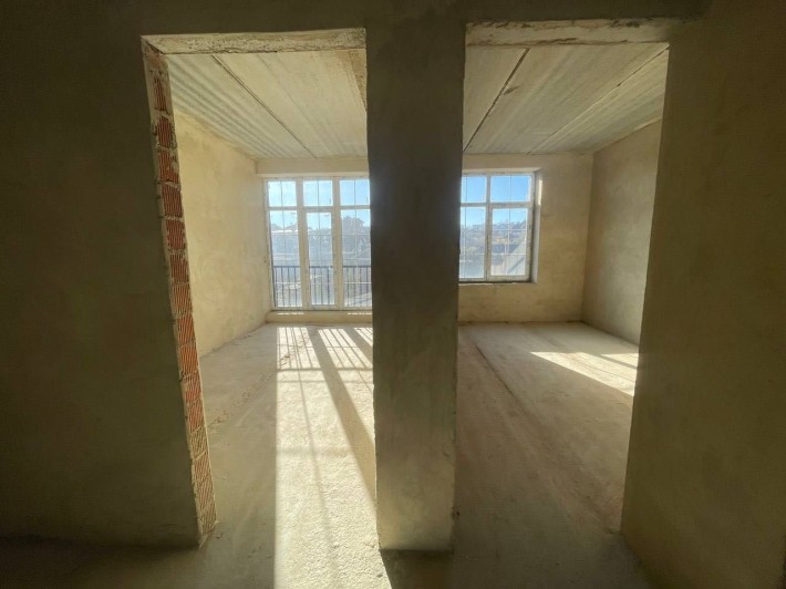 Простора та світла 2к.кв. на 2 поверсі (65м2) - фото 1