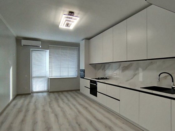 Продвється двокімнатна новобудова Черновцы