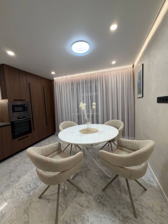 Квартира з дизайнерським поруч з озером! - фото 1