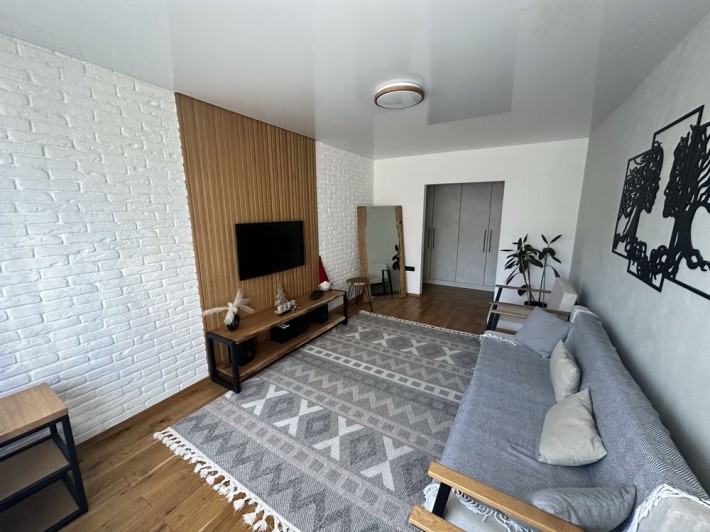 Продам Трикімнатну квартиру з ремонтом - фото 1