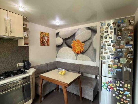 Простора 4-кімнатна квартира в тихому районі Полтава