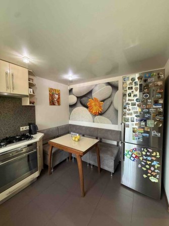 Простора 4-кімнатна квартира в тихому районі - фото 1