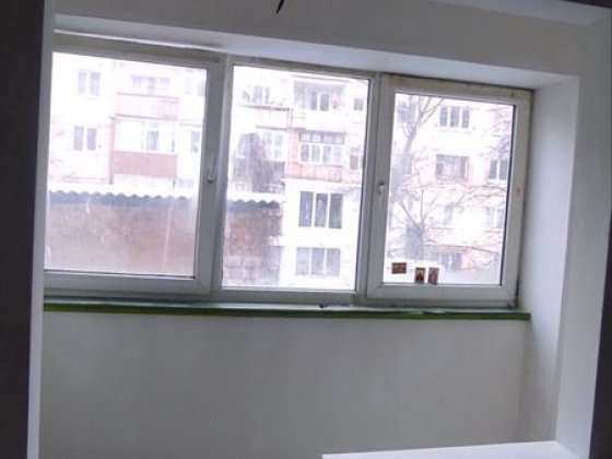 Продається 2-х кімнатна  на Полетаєва Чернівці