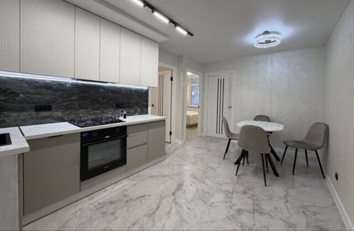 Продається 2-х кімнатна новобудова на Героїв Майдану - фото 1