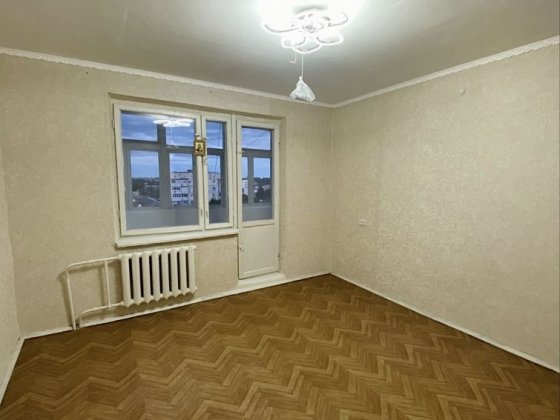 Продається 3-кімнатна квартира р-н Комарова Чернівці