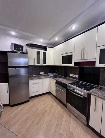 Поділ, у продажу простора трикімнатна квартира - фото 1