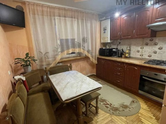Продаж трикімнатної квартири по вул.Лобачевського Ужгород