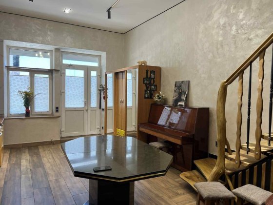 Квартира поряд з центром. Є двір. Ужгород