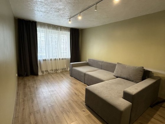 Трикімнатна квартира з ремонтом на другому поверсі Ужгород