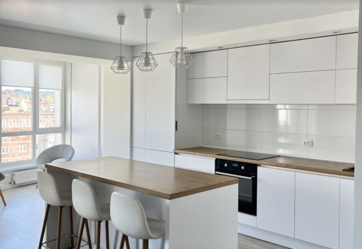 Продаж 3к квартири 82.1 кв. м на вул. Євгена Коновальця - фото 1