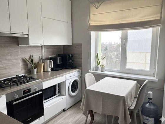 Продам 2-кімнатну квартиру покращеного планування на Садах-1. Полтава