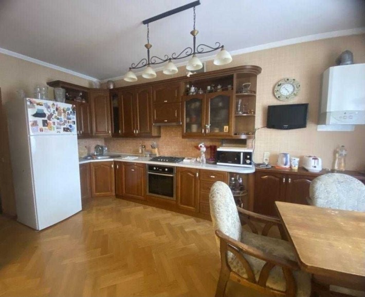 Продам простору 3-кімнатну квартиру в центрі Полтави - фото 1