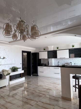 Трьох кімнатна квартира біля торгівельного центру Лавина - фото 1