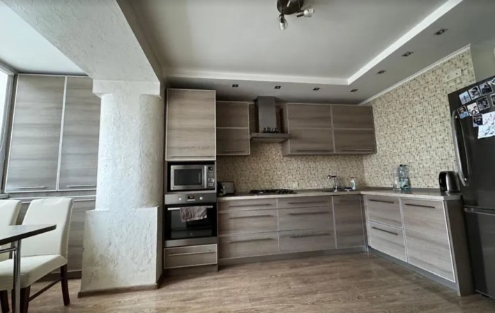 Продаж 3к квартири 95 кв. м на просп. Бандери Степана - фото 1