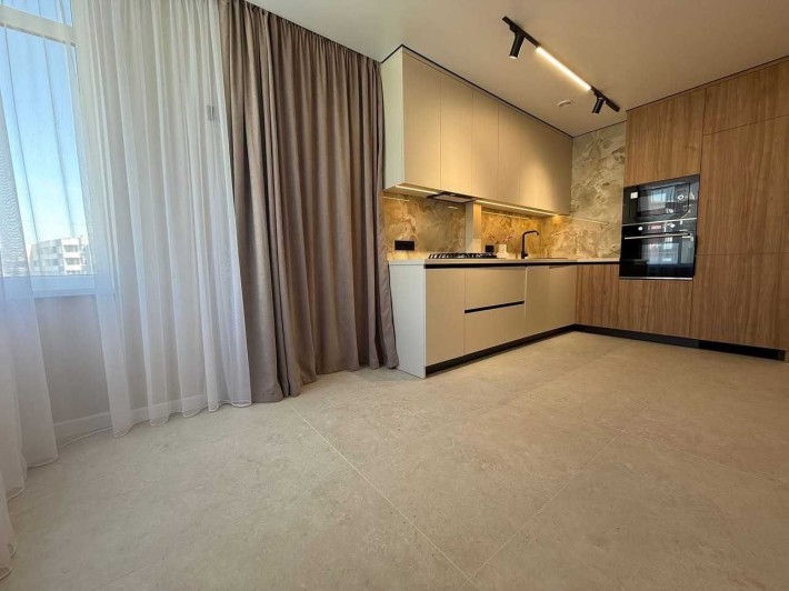 Продам 2-кімнатну квартиру з гарним ремонтом - фото 1