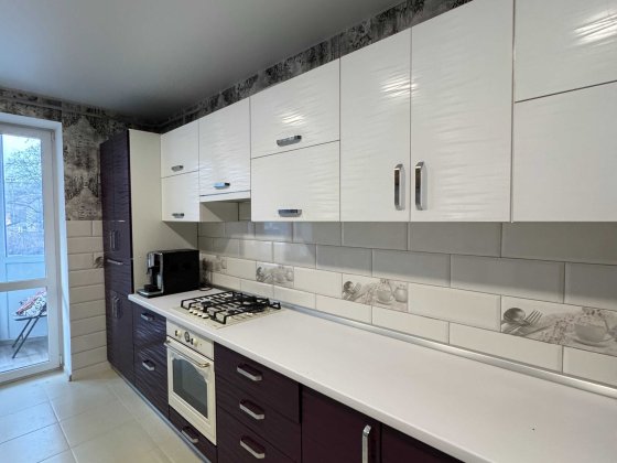 2 кімнатна 76 м2 вул. М.Грушевського, біля Голівуду, новобудова Чернигов