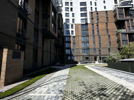 Продається 2-к здана новобудова,  р-н Майдану Черновцы