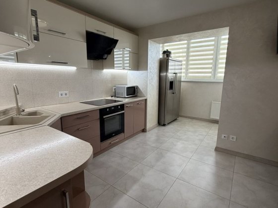 Продам видову трьох кімнатну квартиру на митниці Черкаси