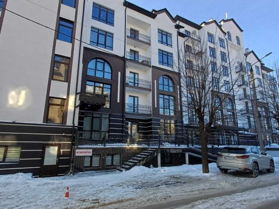 Велика новобудова в парковій зоні Чернівці