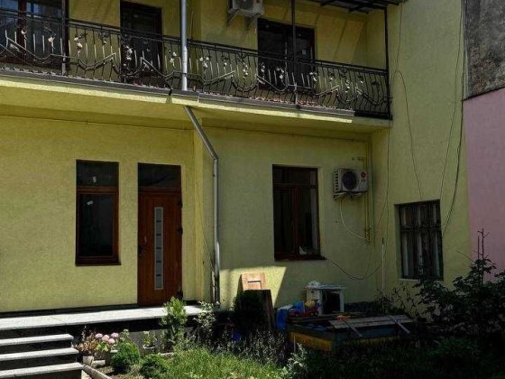 Частина будинку в парковій зоні Чернівці