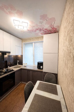 Світла 2-кімнатна з ремонтом і технікою | 4 поверх - фото 1