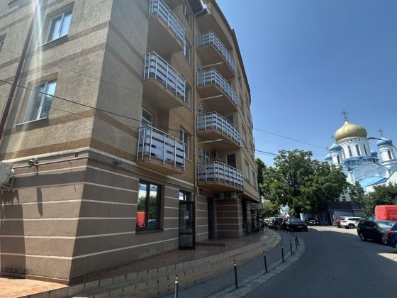 Продам 3 кімнатну квартиру біля Собору Ужгород