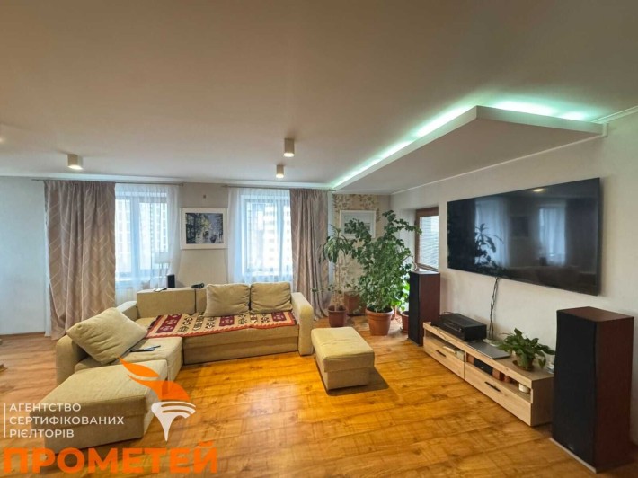 Продаж дворівневої квартири поруч з парком - фото 1