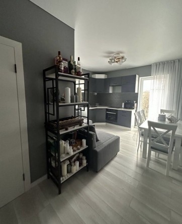 Продаж просторої 1 кімнатної , центр неподалік Швабської, 42,4 кв м - фото 1