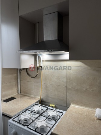 Ціну знижено! Трикімнатна свіжий ремонт вид на Дніпро - фото 1