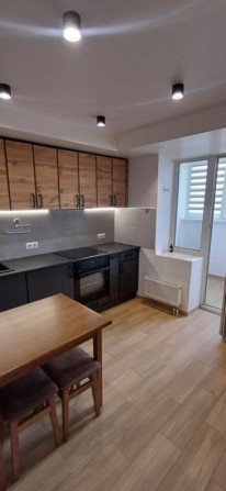 Двокімнатна з ремонтом і меблями, 564024 - фото 1