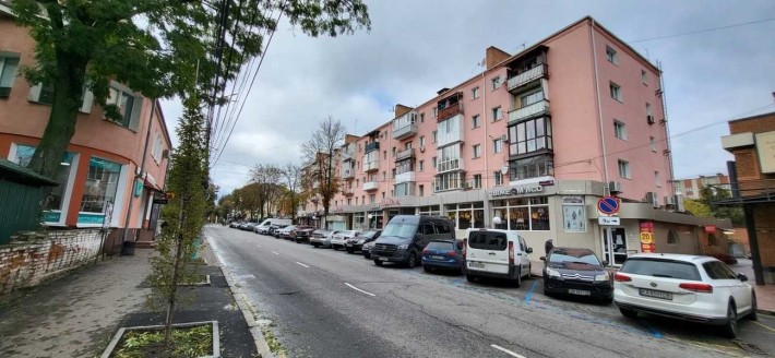 Продається простора 3-кімнатна квартира в Центрі - фото 1