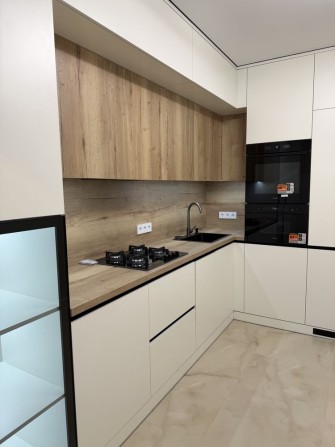 Стильна квартира з новим сучасним ремонтом в новобудові Масани - фото 1