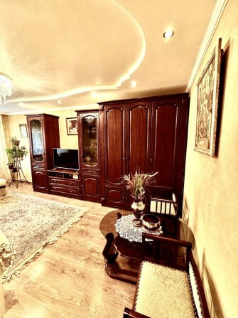 Трикімнатна квартира в центрі - фото 1