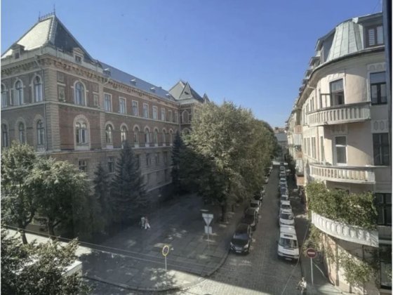 Продається 3-кімнатна квартира з виглядом на ЧНУ Чернівці