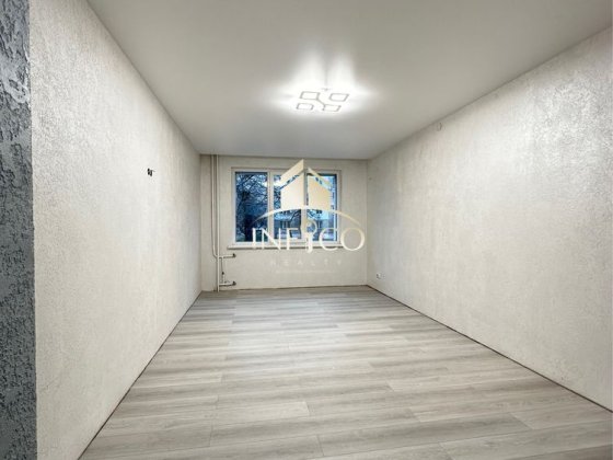 Продаж трикімнатної квартири, перший поверх, ПЗР Черкассы