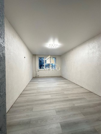 Продаж трикімнатної квартири, перший поверх, ПЗР - фото 1